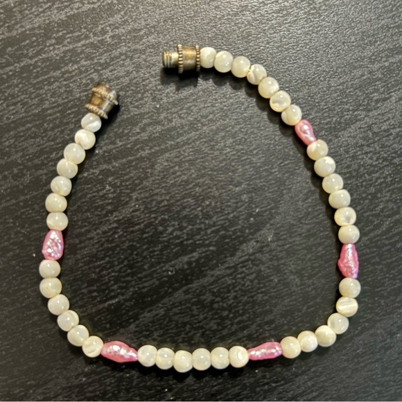 Vintage mother of pearl and dyed freshwater pearl bracelet-Preloved 1980’s small - Picture 2 of 5